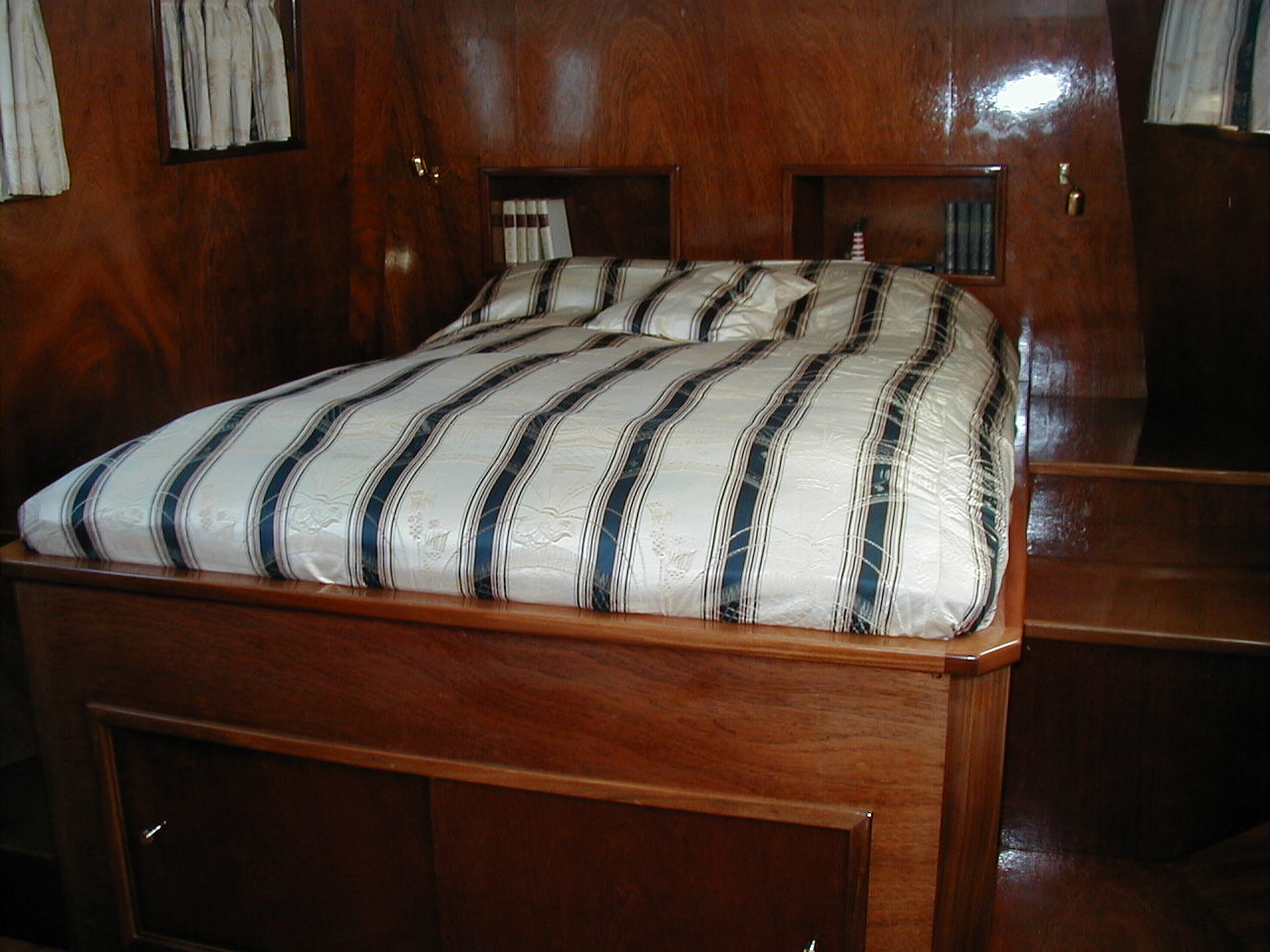 Photos of HDE - Interior: Aft Master Bedroom